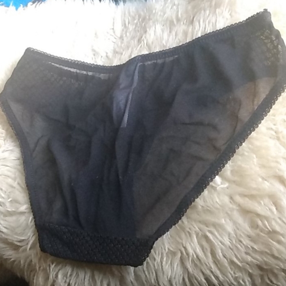 Guoeappa Lace Bra & Panties - Picture 4 of 8